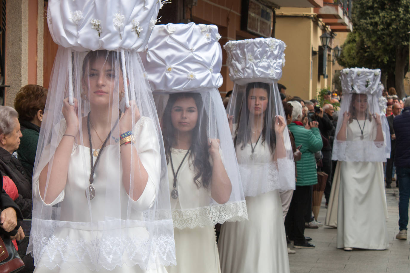La procesión de las doncellas en Santo Domingo