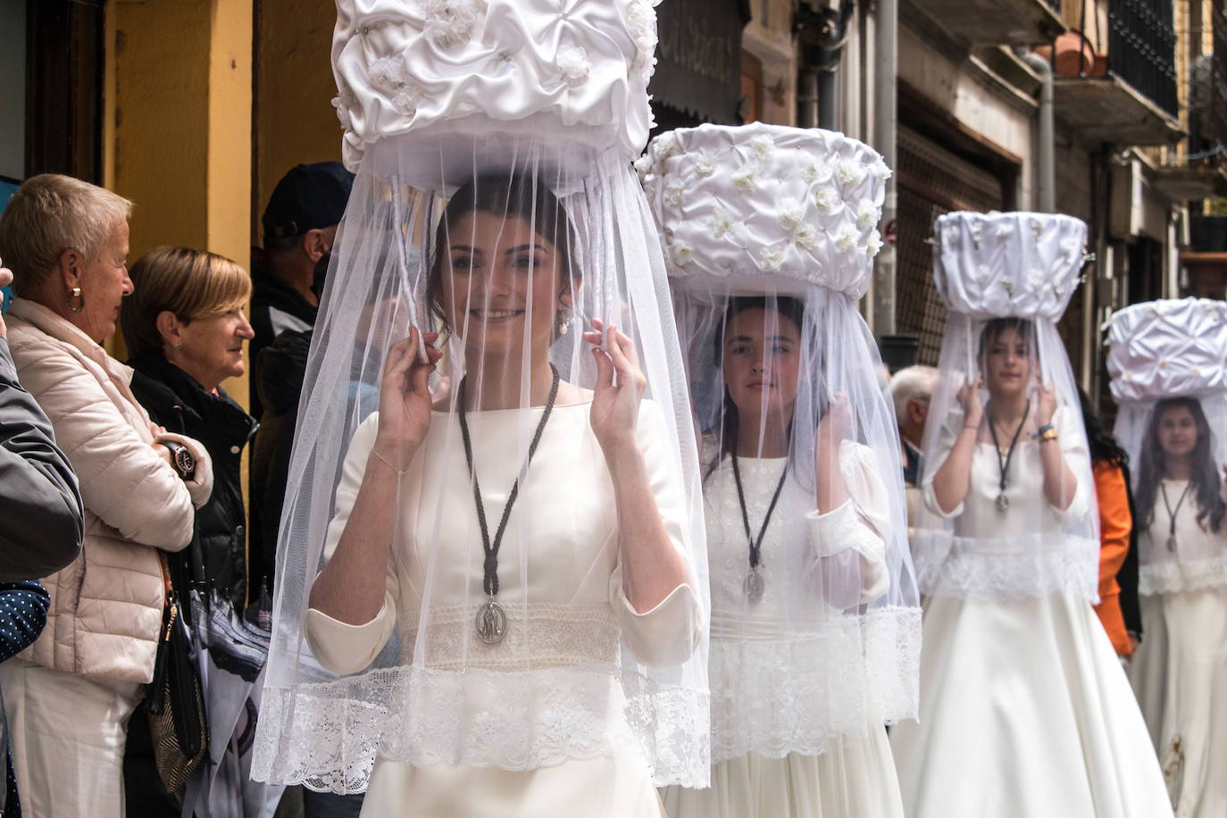 La procesión de las doncellas en Santo Domingo