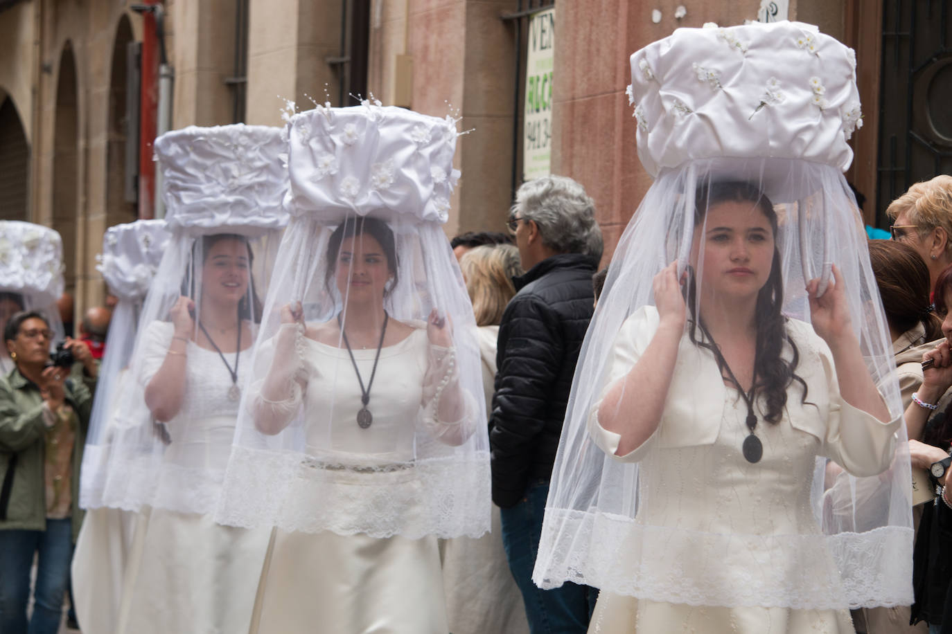 La procesión de las doncellas en Santo Domingo