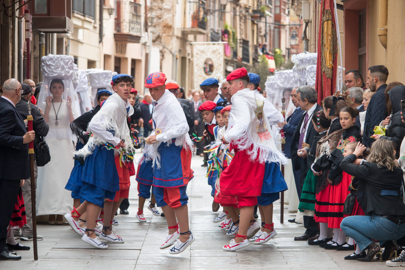 La procesión de las doncellas en Santo Domingo