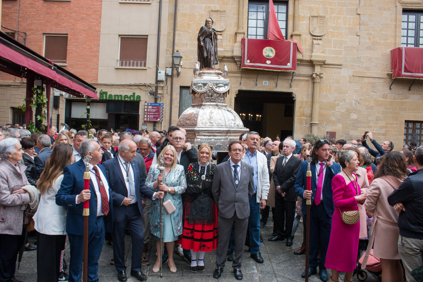 Santo Domingo se vuelca con su patrón