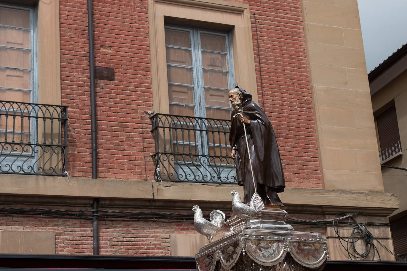 Santo Domingo se vuelca con su patrón