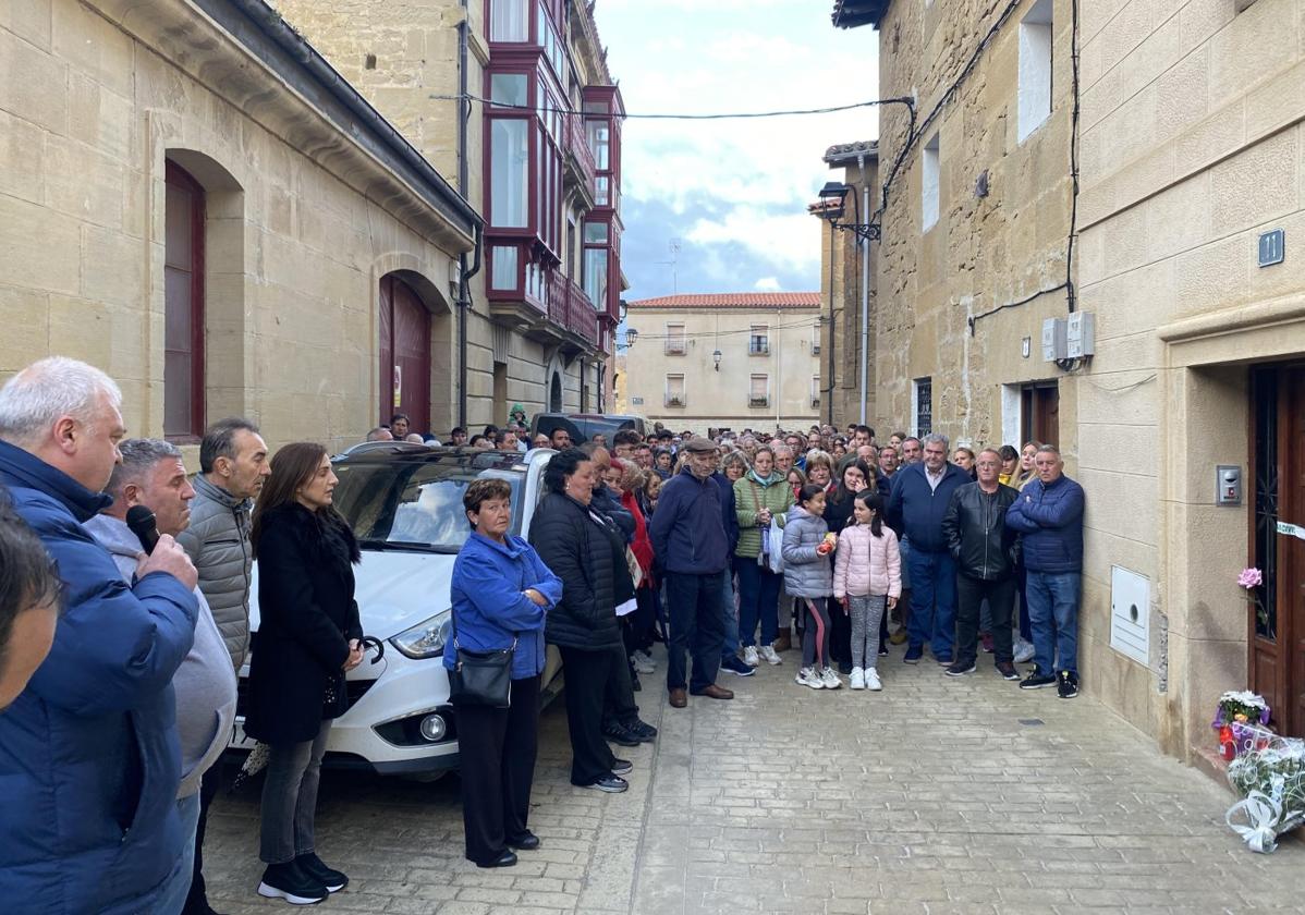 Cuzcurrita recuerda a Guillermo Castillo con una marcha silenciosa hasta su portal