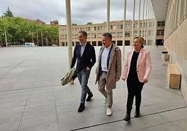 El candidato del PP en la plaza del Ayuntamiento