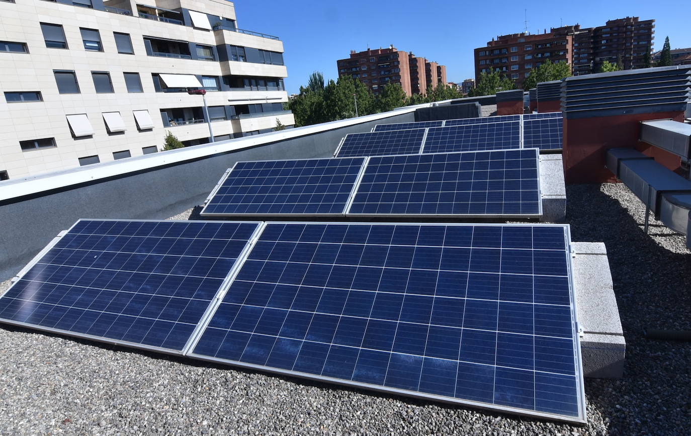 Placas solares, en un edificio de Logroño.