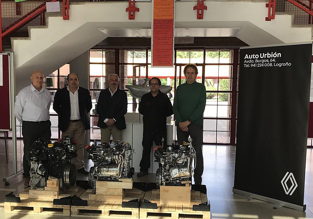 Recepción de los motores en el IES Cosme García.