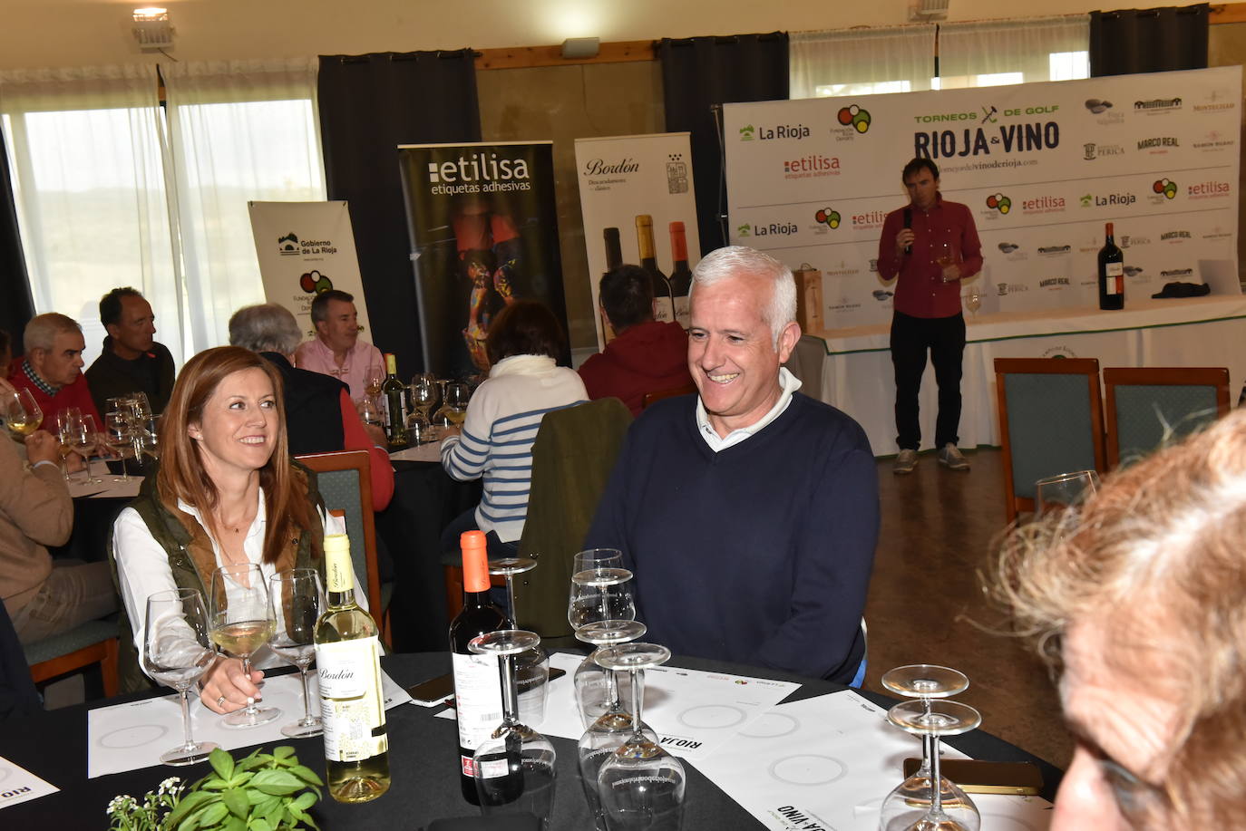 Cata de los vinos de Franco Españolas tras el torneo de golf