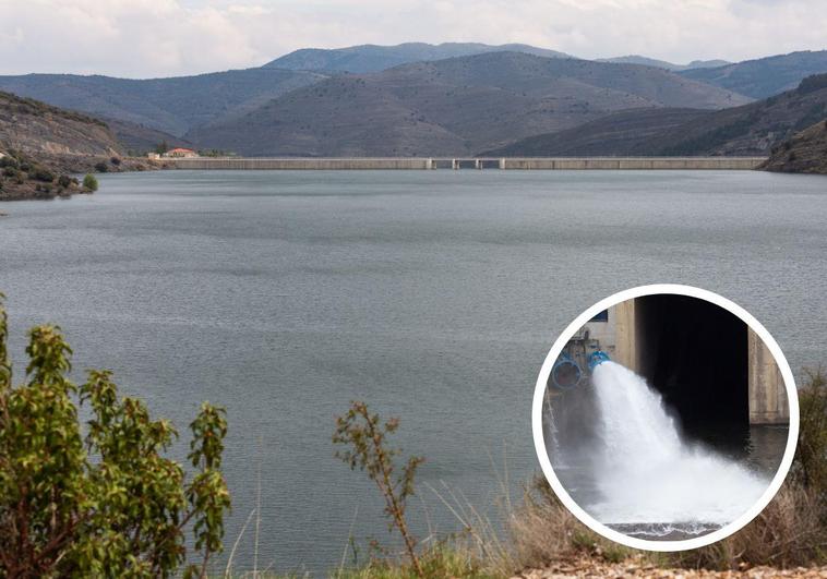 Imagen del embalse de Enciso este lunes, cuando ha comenzado el desembalse gradual que aportará agua a los regadíos de La Rioja Baja y el Ebro.