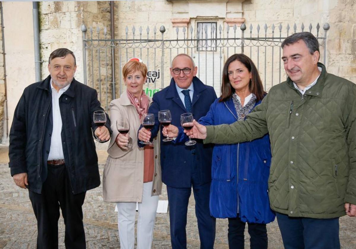 Responsables del PNV durante la presentación del proyecto EDA Drinks @ Wine Campus en Vitoria.