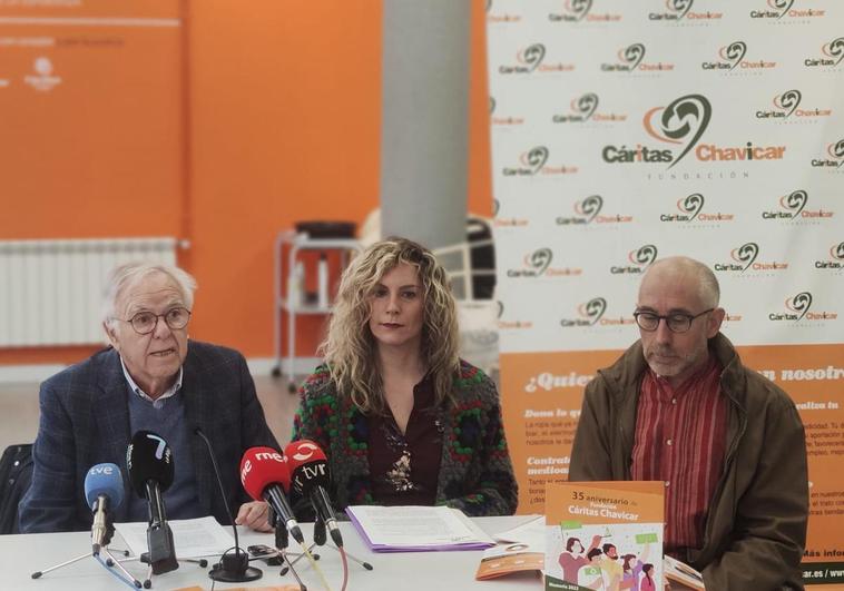 Fernando Beltrán, Isabel Ribote y José García Vaquero, en la presentación de la memoria de la Fundación Cáritas Chavicar.