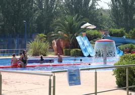 Imagen de las piscinas municipales durante una temporada anterior.