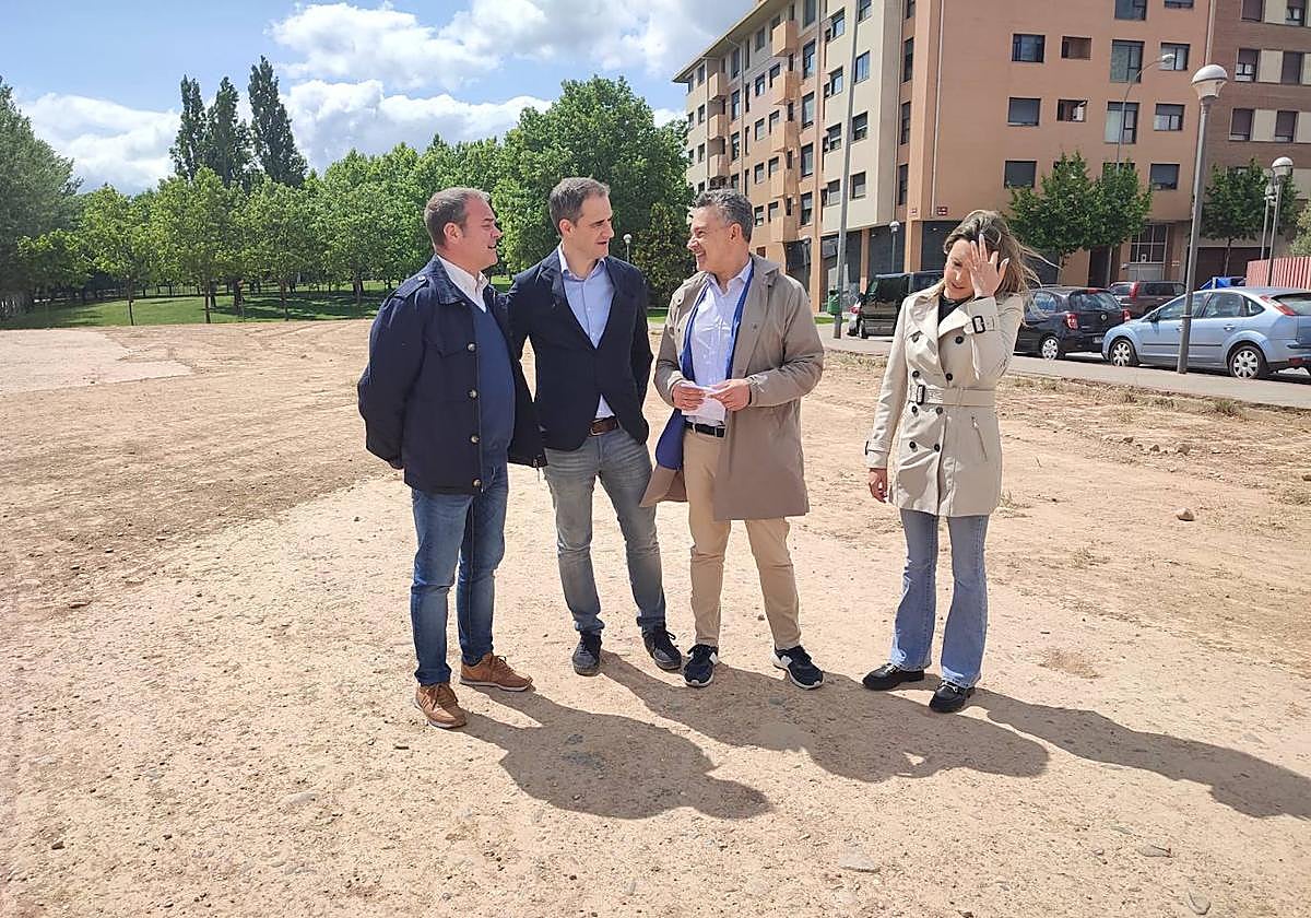 Escobar propone un centro deportivo «polivalente» en la parcela de la calle Estanque