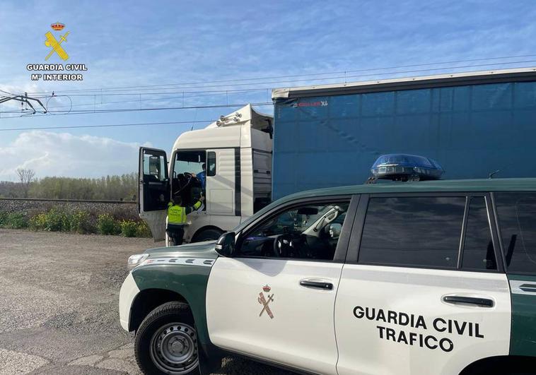 Denunciado en la AP-68, en Agoncillo, un camionero que conducía bajo los efectos de las drogas y el alcohol