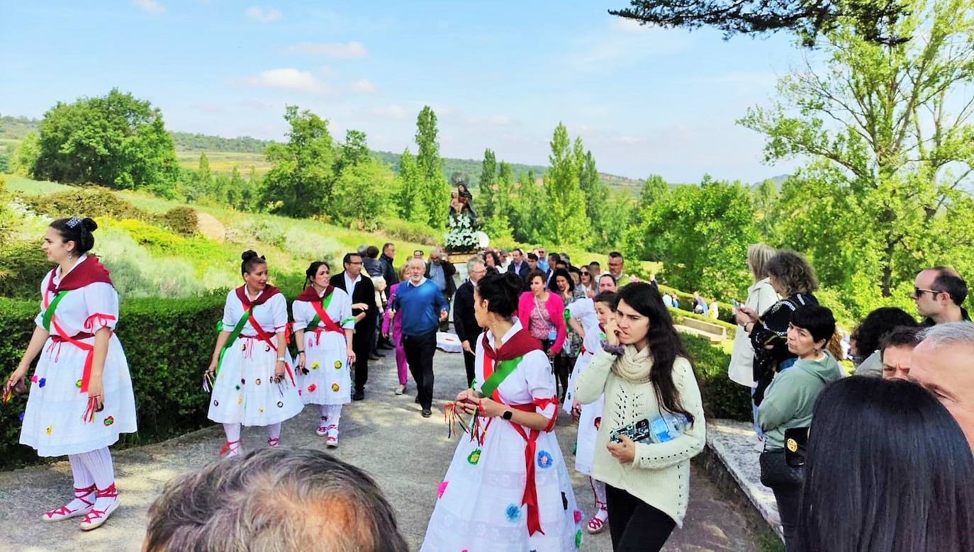 Las doncellas de Sorzano regresan a la Virgen del Roble