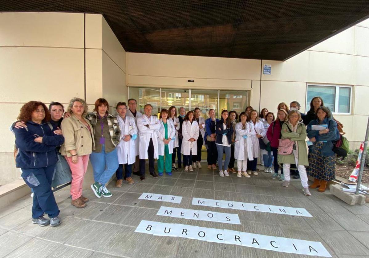 Movilización celebrada en la mañana de este martes en el centro de salud de Siete Infantes.