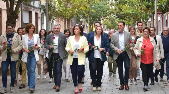 Andreu camina al acto de cierre de campaña junto a los miembros de su candidatura.