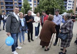 La secretaria general del PP, Cuca Gamarra, con Capellán y Escobar en el acto con el que los populares cerraron la campaña.