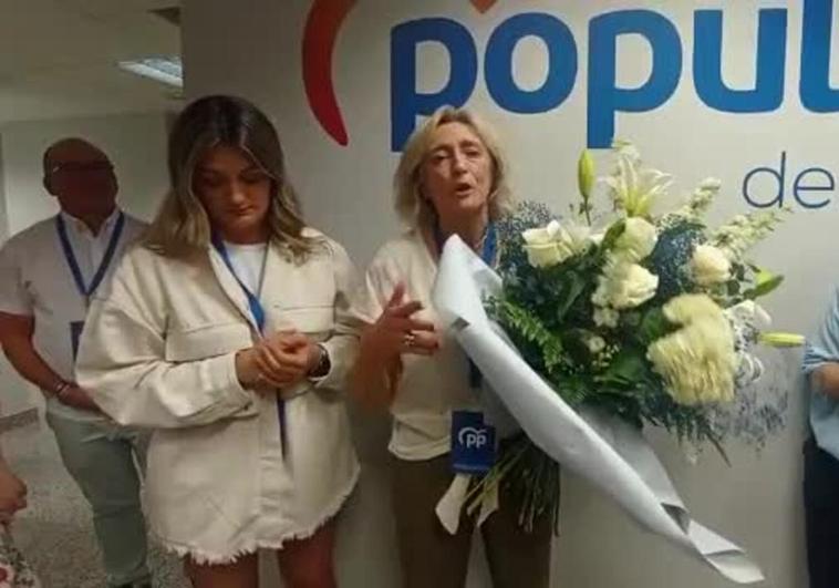 Arceiz ha recibido un ramo de flores de su hija, tras la victoria.