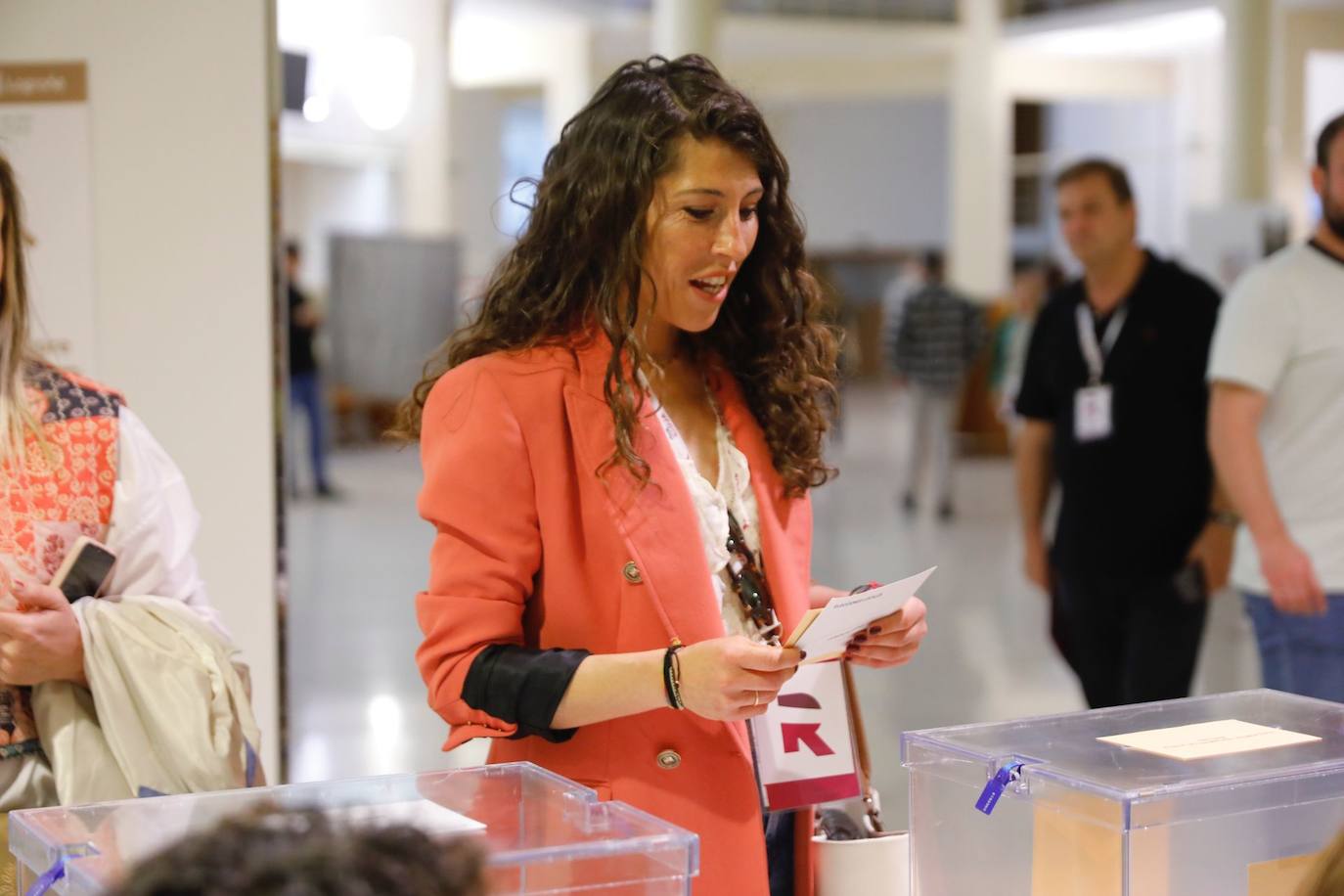 Sonsoles Soriano, candidata de Por La Rioja a presidir el Gobierno regional, ante las urnas.