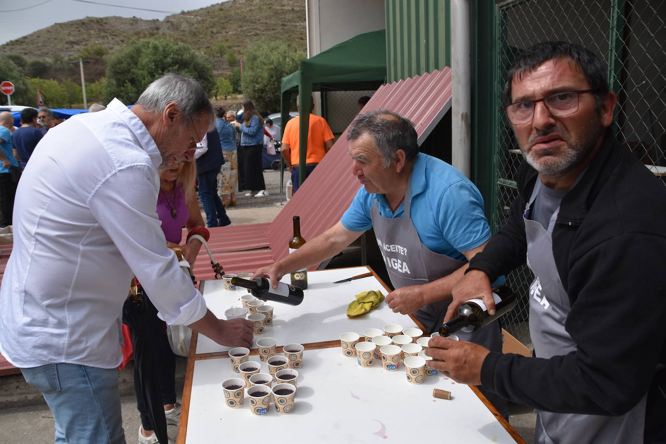 Reparto de tostadas por San Isidro, en Igea