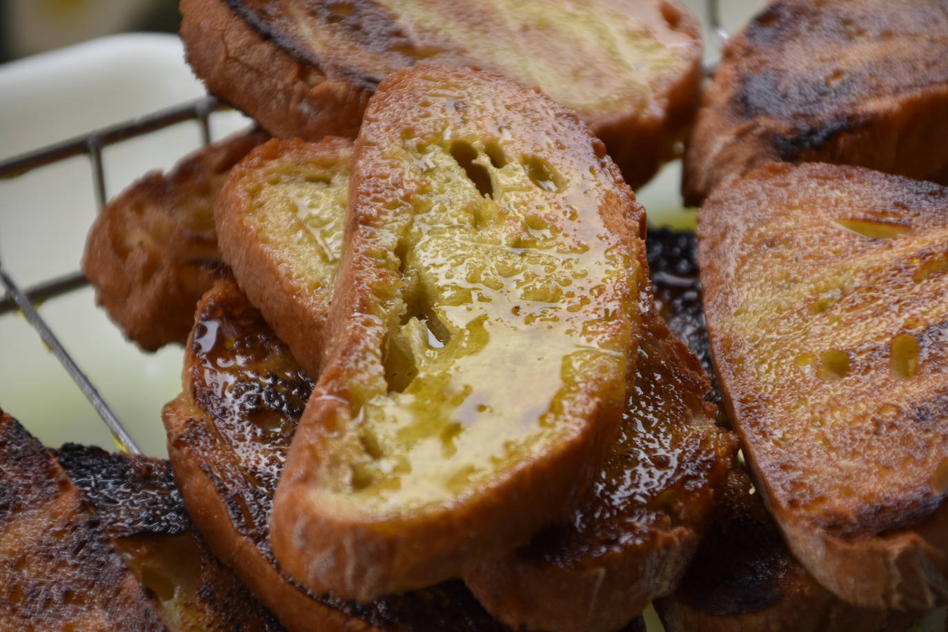 Reparto de tostadas por San Isidro, en Igea