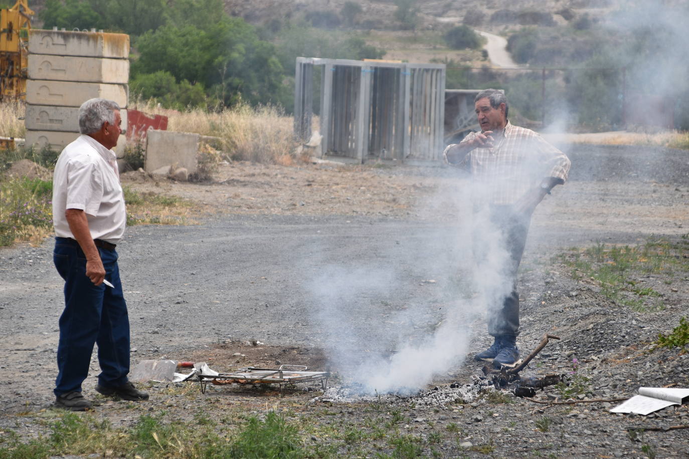 Reparto de tostadas por San Isidro, en Igea