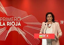 Concha Andreu durante su comparecencia en la sede del PSOE.