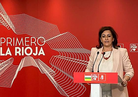 Concha Andreu durante su comparecencia en la sede del PSOE.