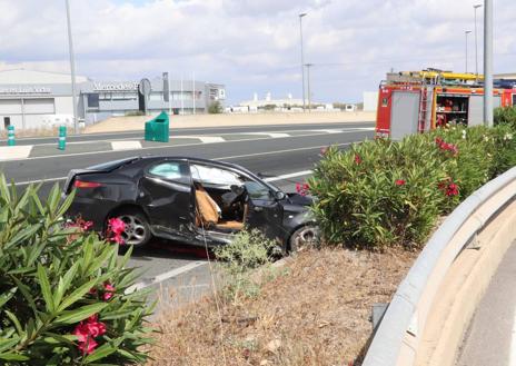 Imagen secundaria 1 - Dos muertos en un accidente entre un camión y dos turismos en la N-232, en Alfaro