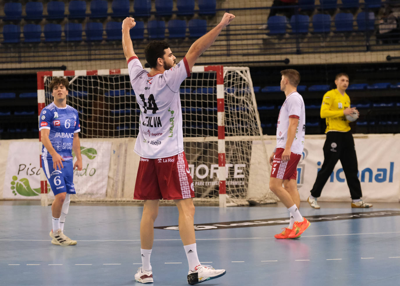 El Logroño despide la temporada con victoria y manteos