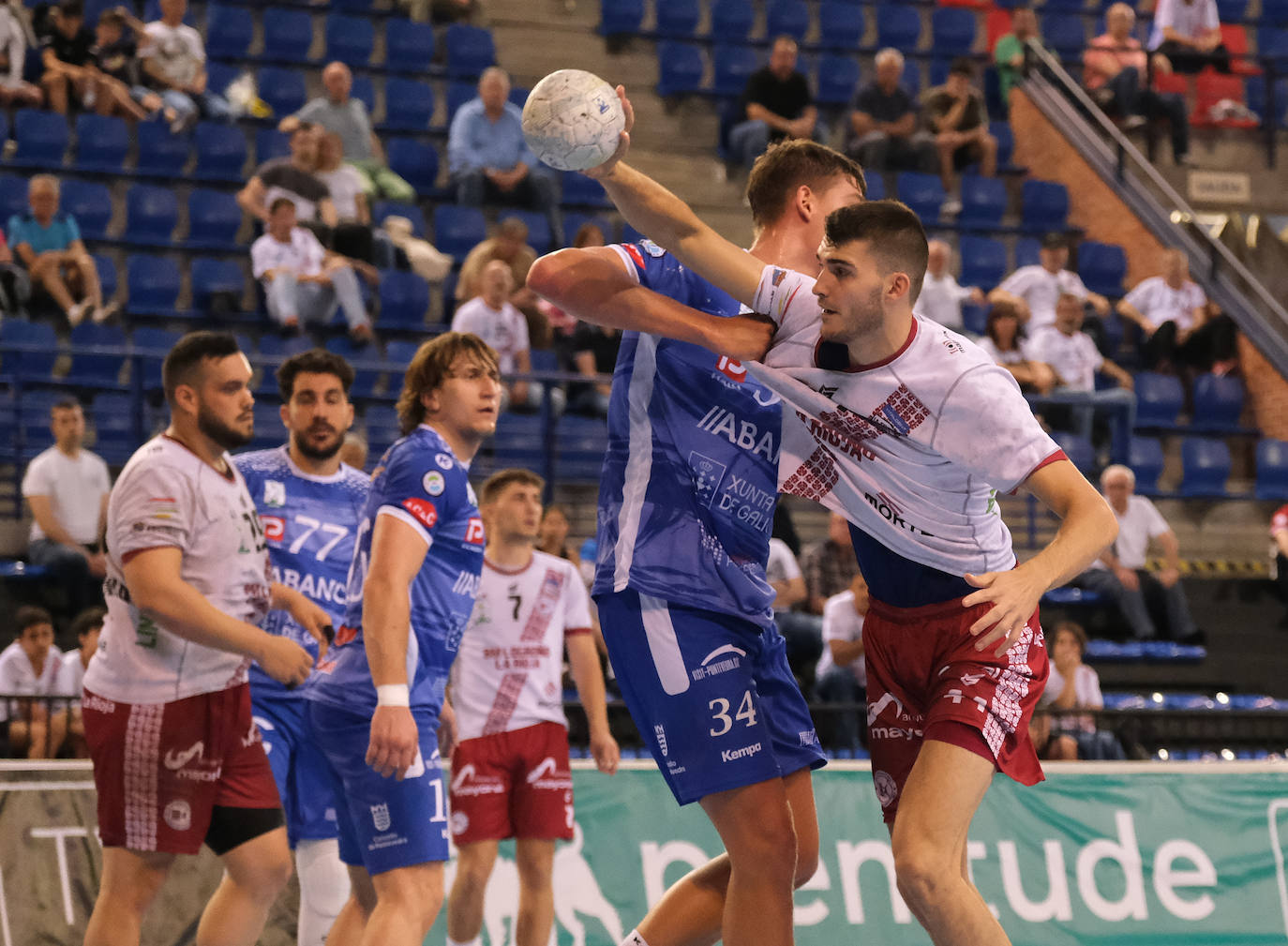 El Logroño despide la temporada con victoria y manteos