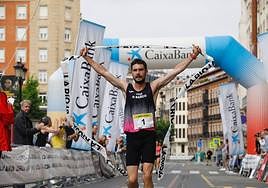 Los corredores llegan a la meta