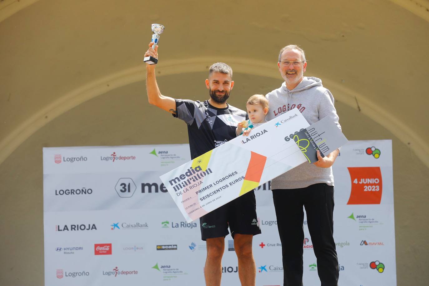 Entrega de premios a los ganadores de la Media Maratón