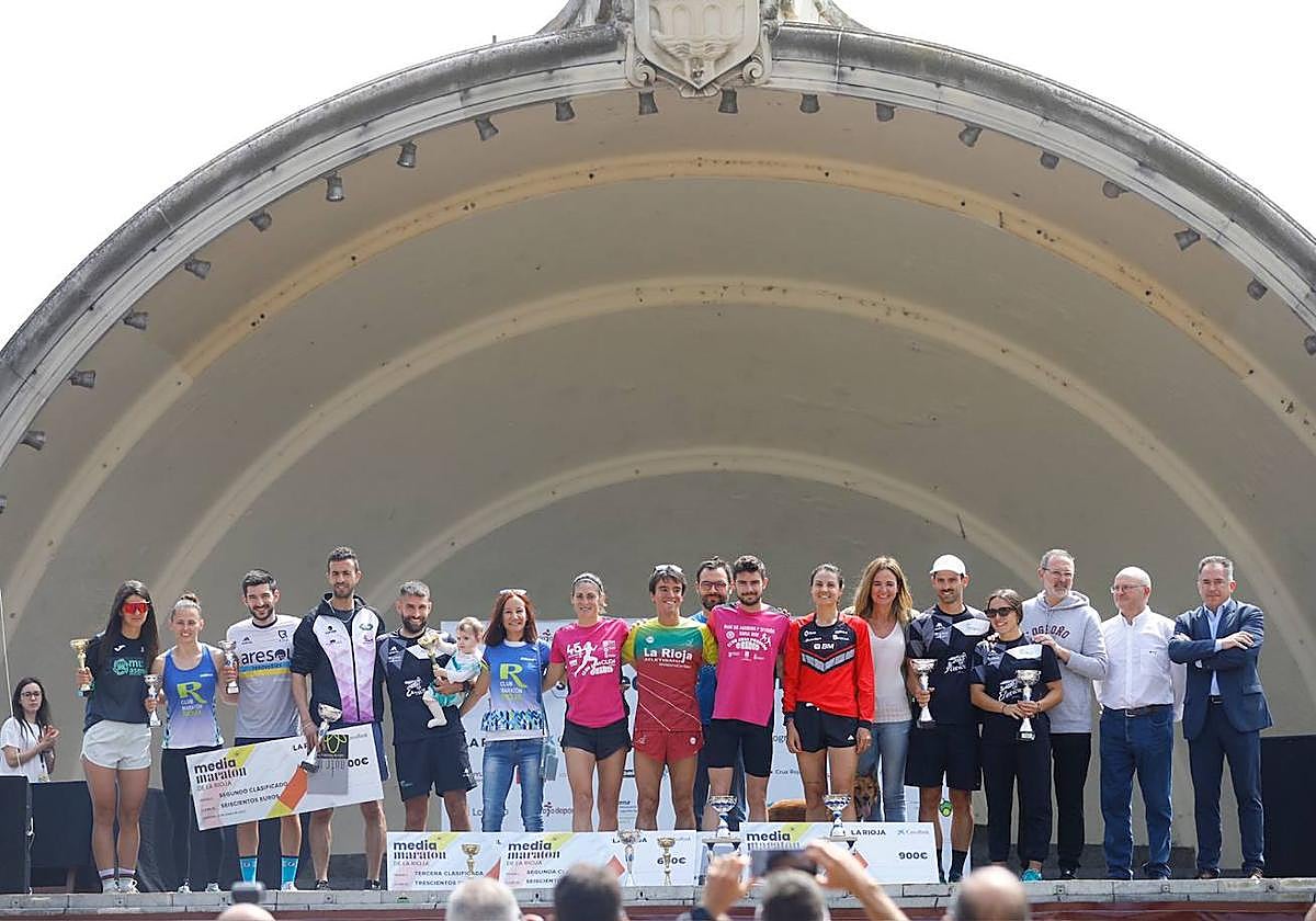 Entrega de premios a los ganadores de la Media Maratón