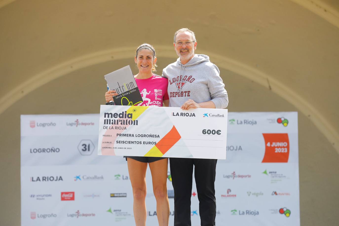 Entrega de premios a los ganadores de la Media Maratón