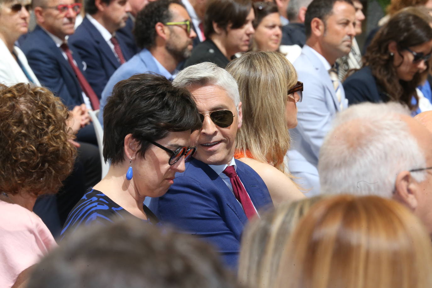 En el centro, Francisco Ocón (PSOE), durante el acto institucional del Día de La Rioja en San Millán.