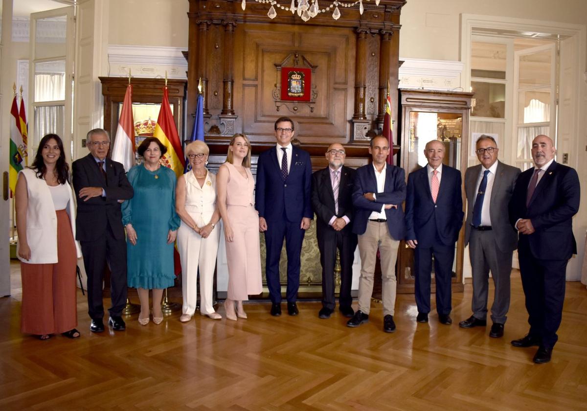 Algunos de los galardonados, ayer, en el Centro Riojano de Madrid.