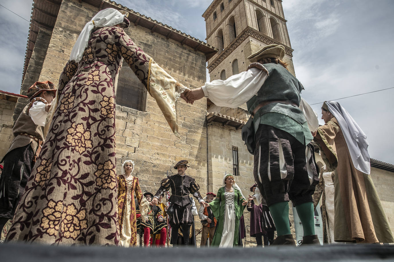 Llegada de Carlos V y entrega de la flor de lis