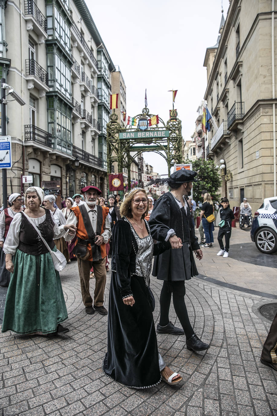 Llegada de Carlos V y entrega de la flor de lis