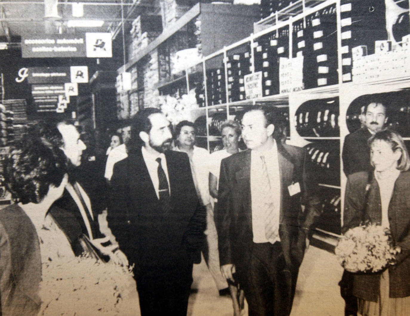 Joaquín Espert, durante una visita como presidente del Gobierno de La Rioja al Hipermercado Alcampo, en sus primeros días de funcionamiento.