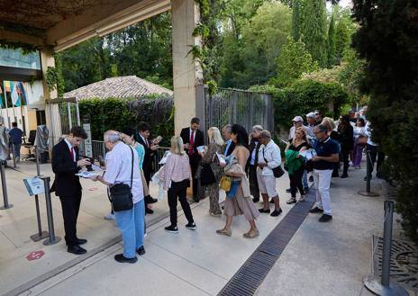 Filas en la entrada en Granada.