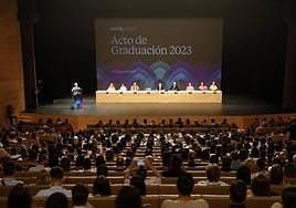 Graduación de estudiantes de la Universidad Internacional de La Rioja (UNIR).