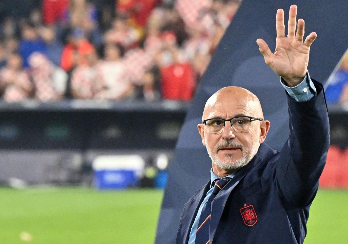 Luis de la Fuente celebra el título obtenido por la selección española en Países Bajos.