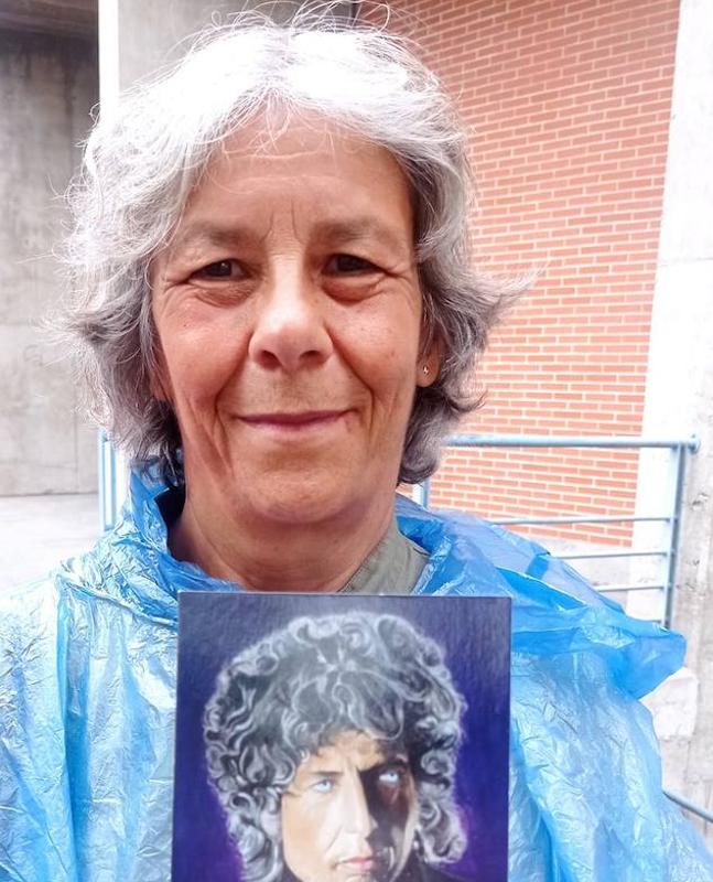 La francesa Laurette Maillet se ha pasado la vida seguiendo desde pequeña a Bob Dylan, a quien inmortaliza en multitud de cuadros. Ay