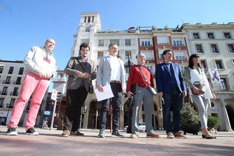 El PP ya compareció junto a algunos ciudadanos, el relojero San Román incluido, cuando se cumplió un año sin escuchar la alarma precisamente para reclamar su vuelta.