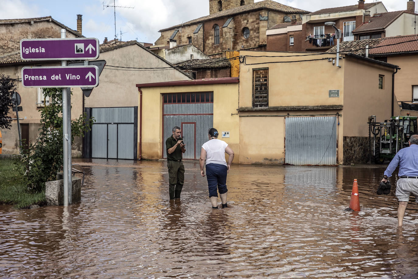 Los vecinos de Uruñuela limpian las calles