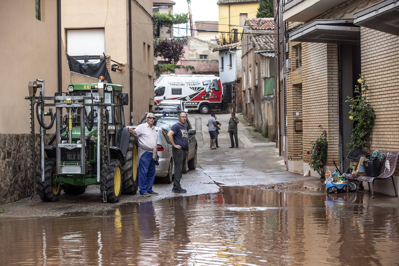 Los vecinos de Uruñuela limpian las calles