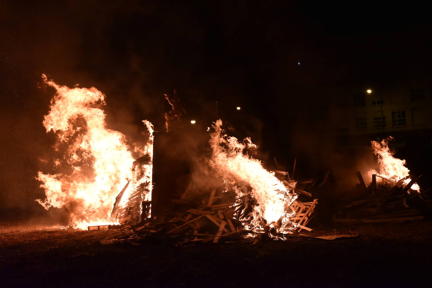 Hogueras en el barrio de La Estrella