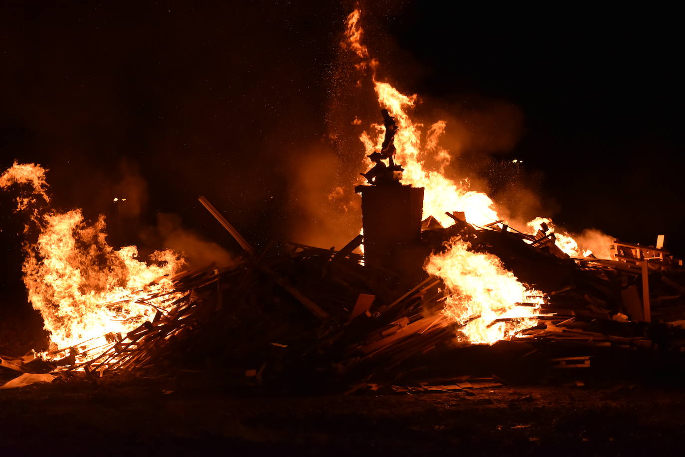 Hogueras en el barrio de La Estrella