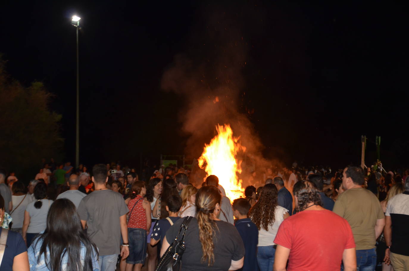 Calahorra disfruta con las hogueras de San Juan